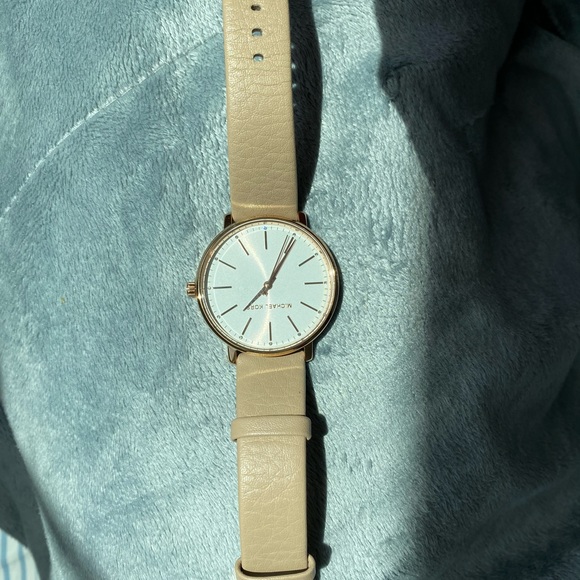 Michael Kors MK2748 women’s leather strap watch - Picture 6 of 7